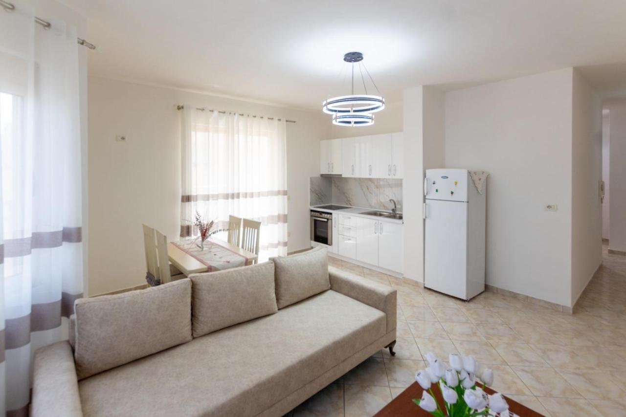 Spacious 2 Bedroom Apartment In Durres Beach Exterior photo