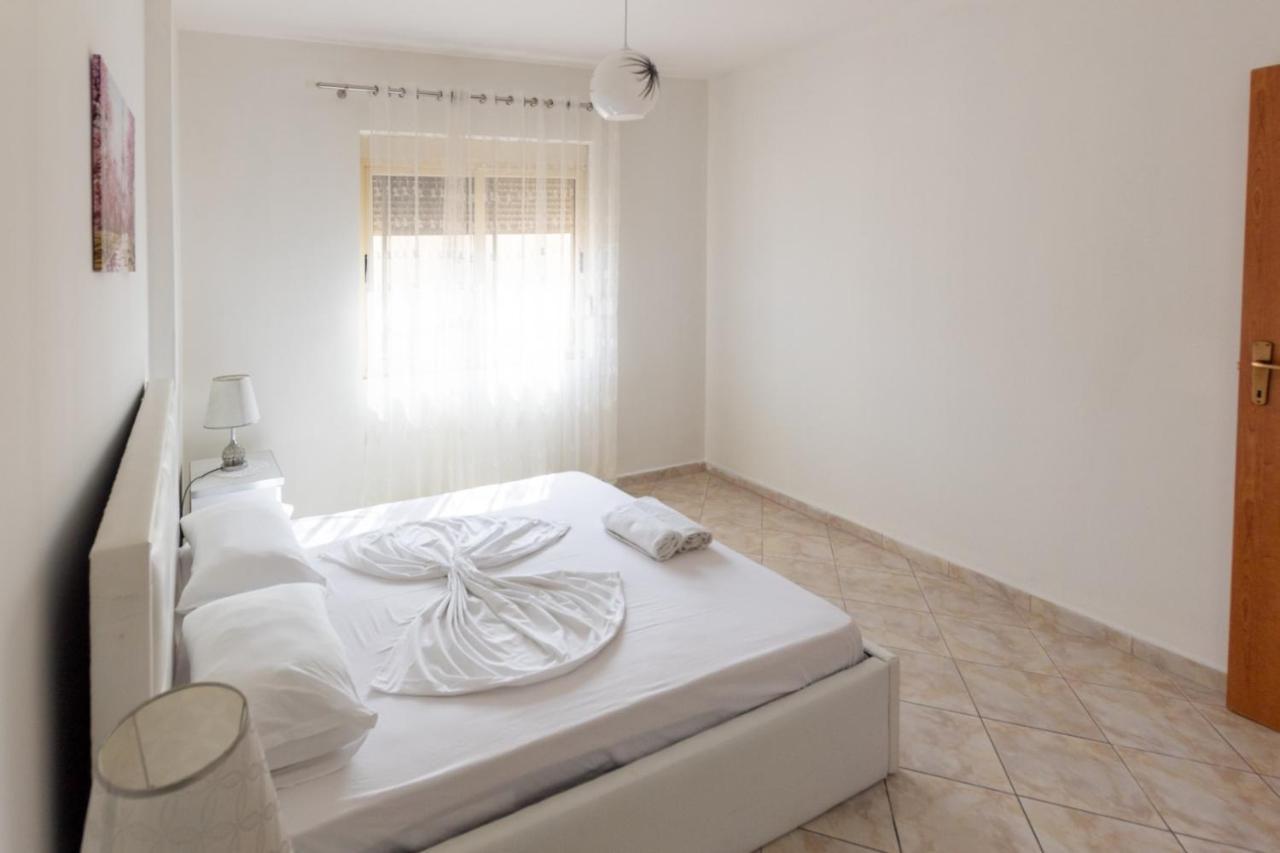 Spacious 2 Bedroom Apartment In Durres Beach Exterior photo